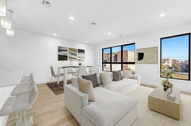 Primary Photo - 135 44th St