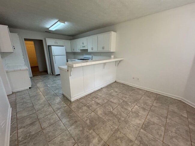 Building Photo - 482 S Bolee Rd