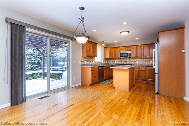 Building Photo - 24975 Bloomfield Ct