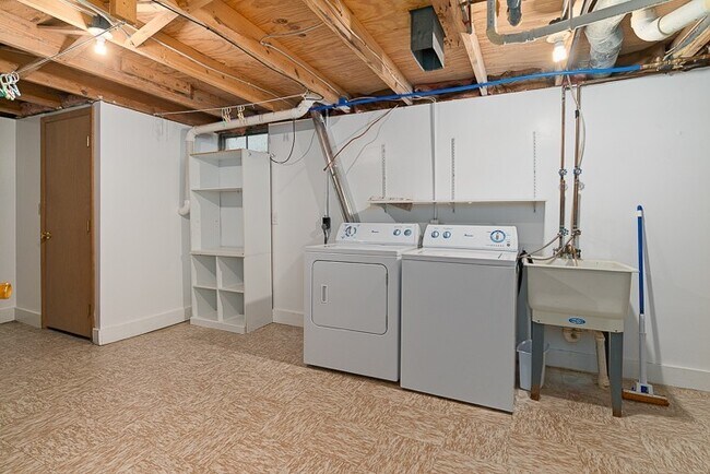 Building Photo - 2630 Glenbrook Ct