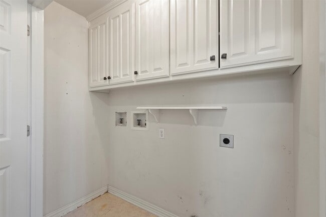 Building Photo - 403 Carolota Ln