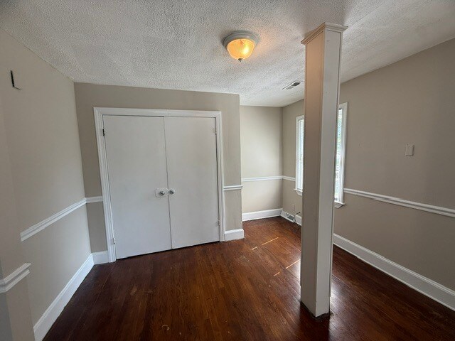 Building Photo - 822 Holt Ave