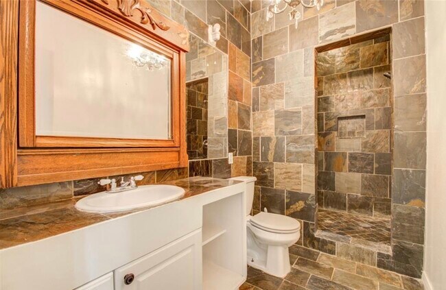 Building Photo - 5311 Palmetto St