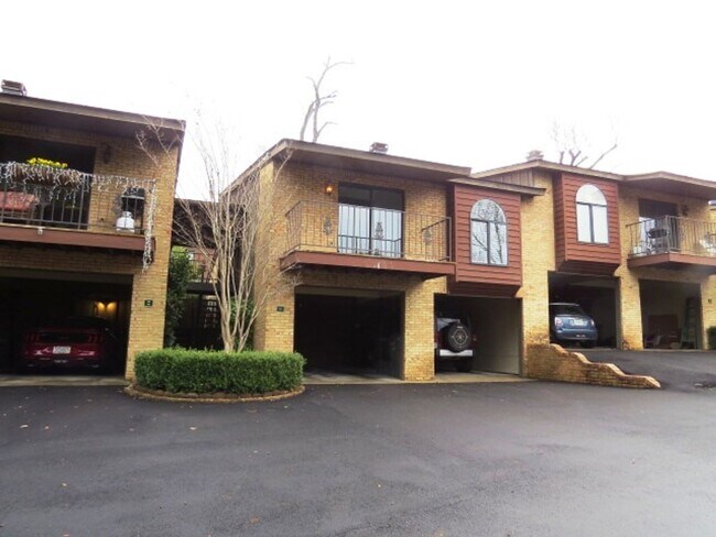 Building Photo - Must See Condo in the Heart of Vestavia Hi...