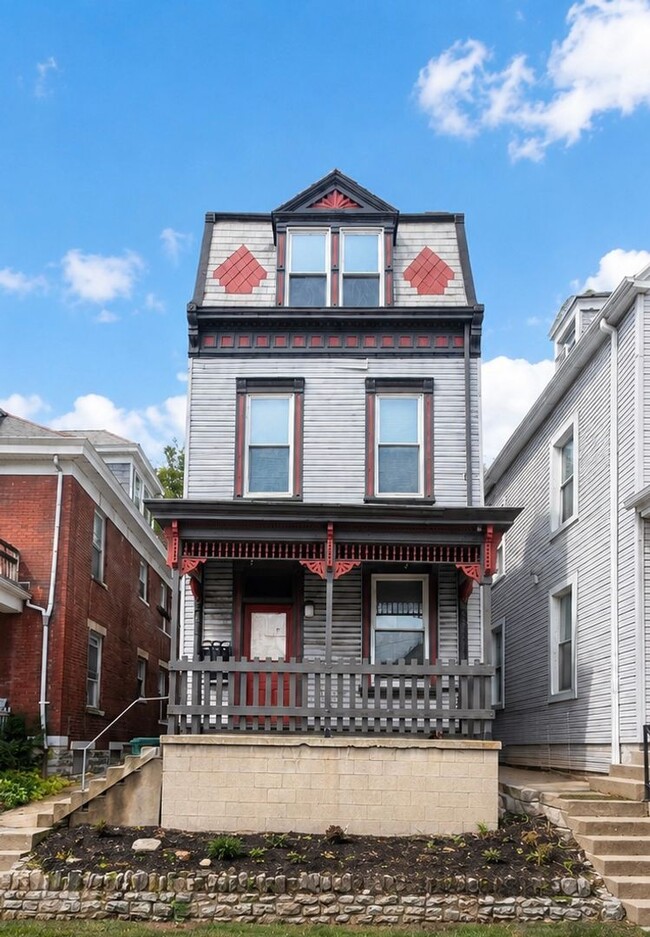 Building Photo - 2325 Stratford Ave