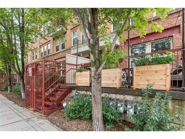Building Photo - 675 N 1st St