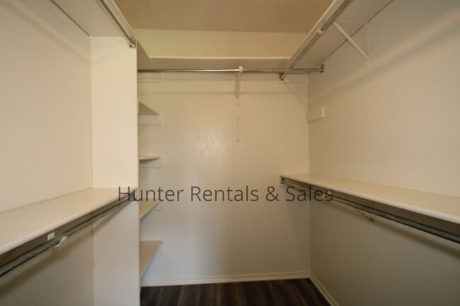 Building Photo - Two-Story Living!