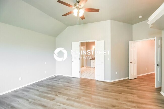 Building Photo - 4 Bedroom Pet-Friendly Home in Oklahoma City, OK with Main Street Renewal