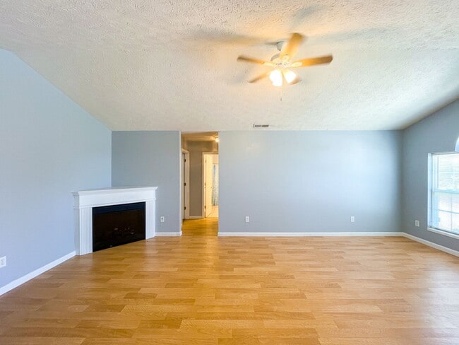 Building Photo - 4740 Kelvington Dr