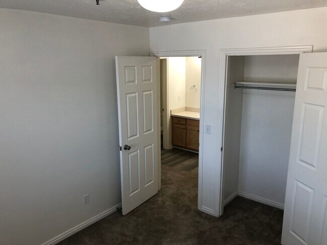 Building Photo - Cute Provo 3 bed 2.5 bath Townhome