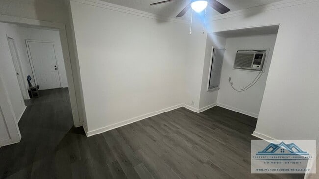 Building Photo - 233 N Royal Ave