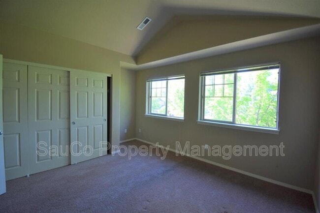 Building Photo - 1419 NE Lockheart Ln