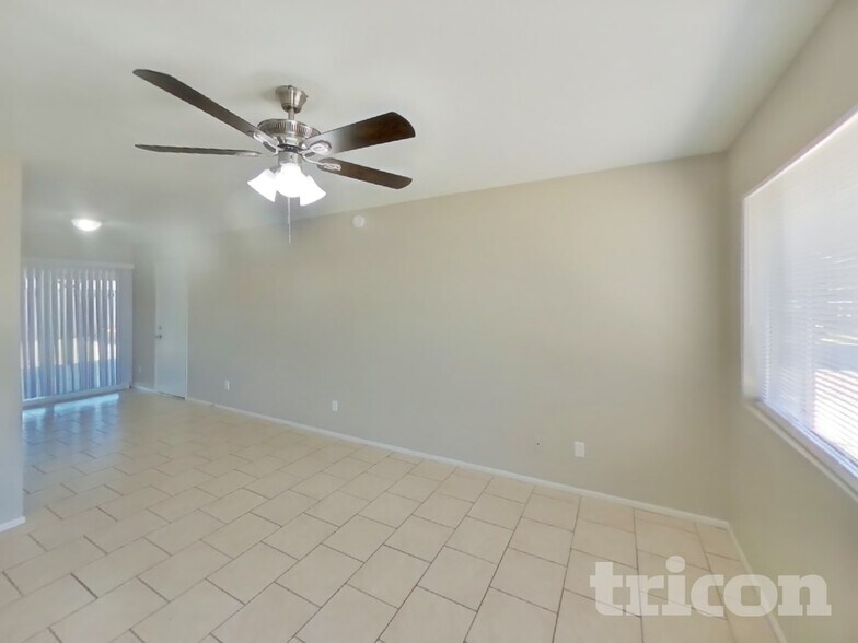 Building Photo - 10921 W Turney Ave