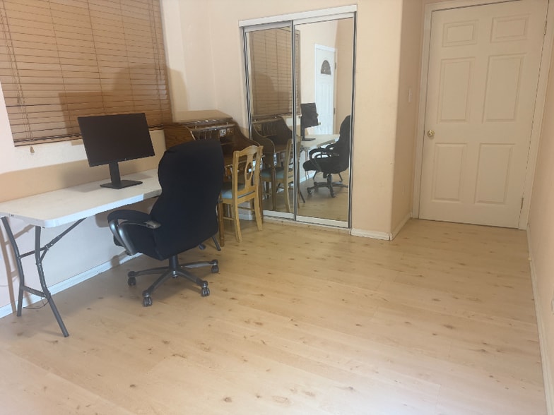 Primary Photo - 1 Horst Ave