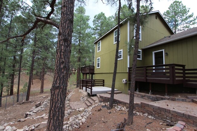 Building Photo - 5-Bedroom University Heights Gem – Privacy...