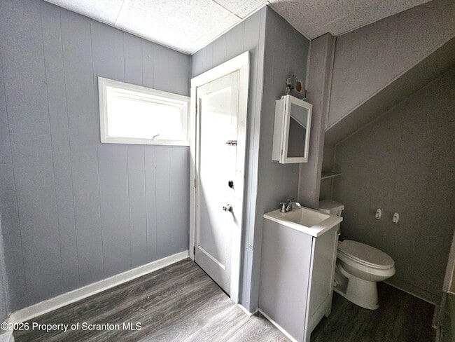 Building Photo - 351 Main St