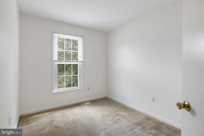 Building Photo - 8867 Willowwood Way
