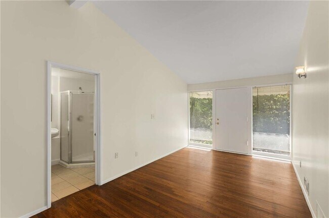 Building Photo - 2132 Fairway Cir NE