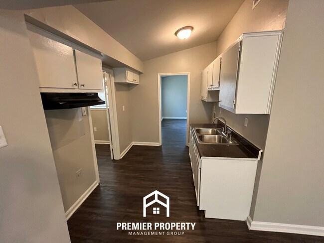 Building Photo - Charming 4BR/1BA Southwest Memphis Home | Vaulted High Ceilings & Large Fenced Yard