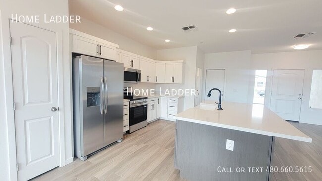 Building Photo - 926 N 97th Way