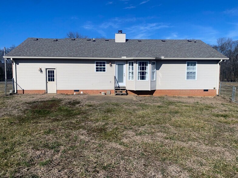 Building Photo - 542 Rogers Ln