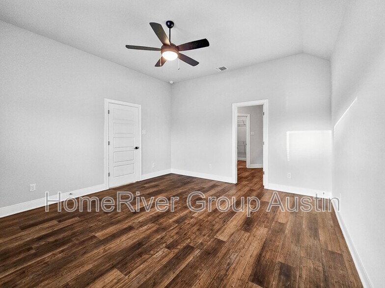 Building Photo - 117 Skyflower Ln