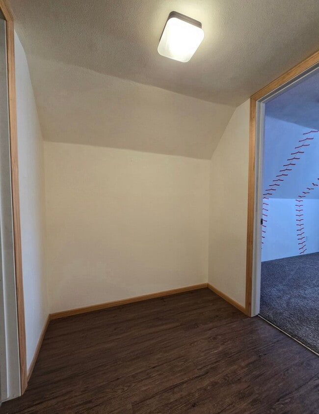 Building Photo - 4 bed, 1 bath House with 1 car garage