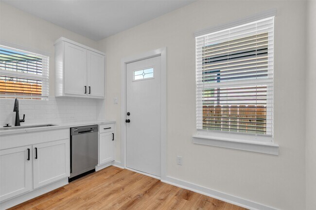 Building Photo - 3441 McGowen St