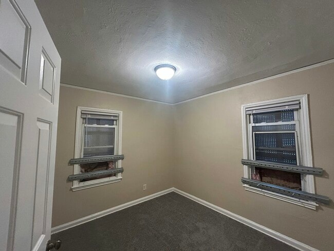Building Photo - 16824 Rutherford St