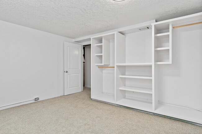 Building Photo - 1107 Beechwood Dr