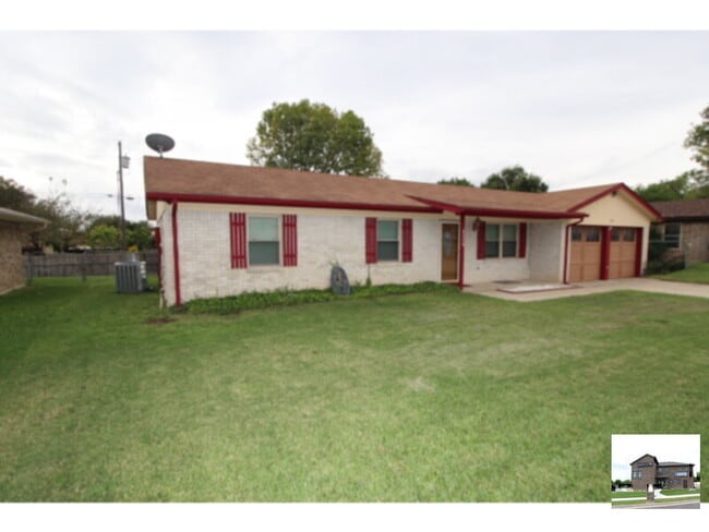 Building Photo - 1606 Hughes Ave