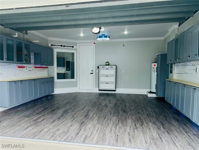 Building Photo - 1330 Mariposa Cir