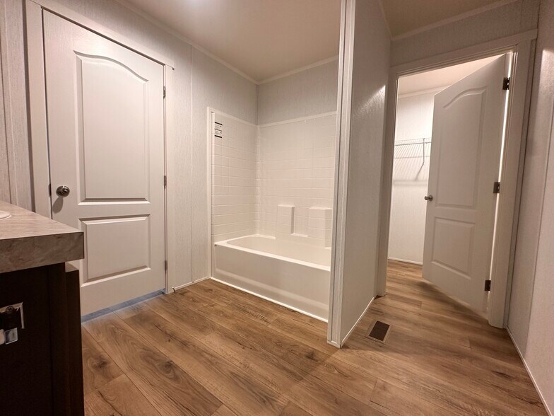 Building Photo - 11 Lapin St