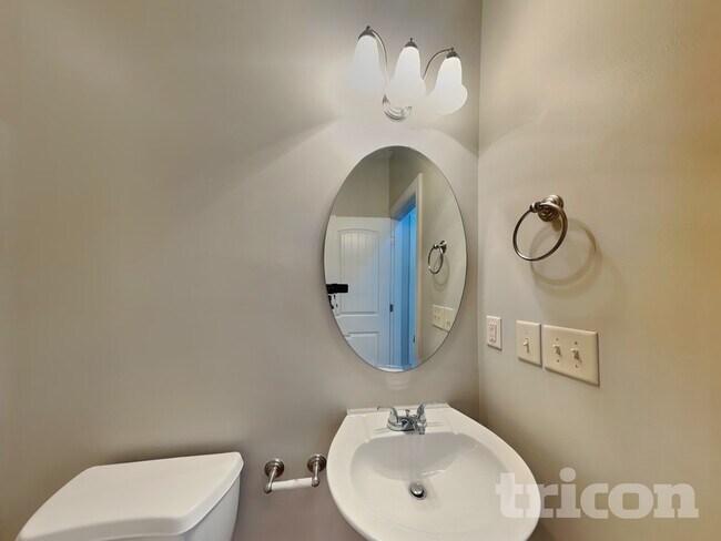 Building Photo - 448 Big Willow Way