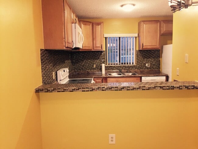 Primary Photo - 4641 Cherry Rd