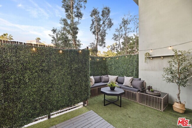 Building Photo - 600 Ridgeley Dr