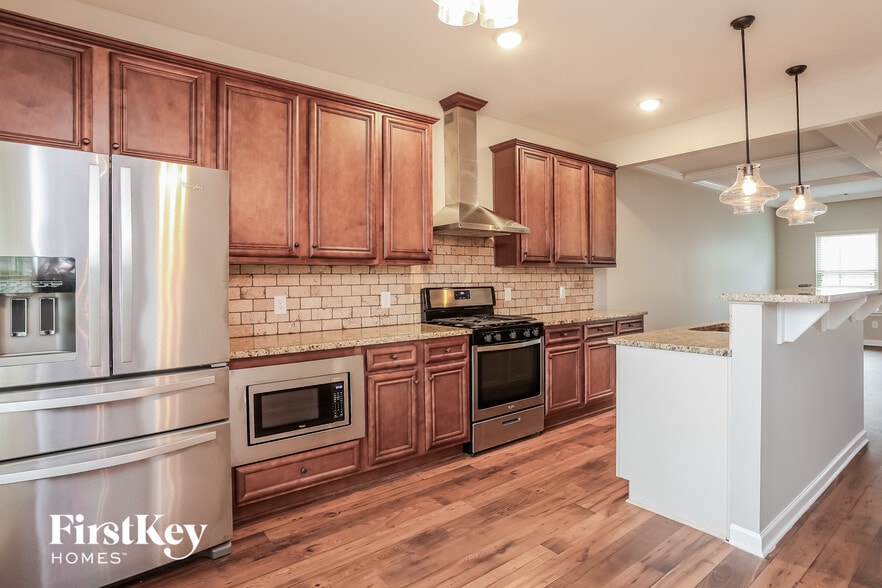 Building Photo - 4511 Silver Pointe