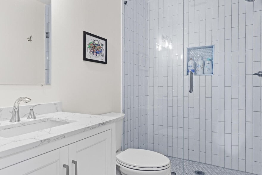 Building Photo - 170 Northview Dr