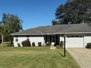 Building Photo - Classic Comfort in Rainbow Springs Country...