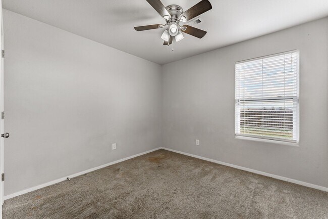 Building Photo - 848 NW Evans Cir
