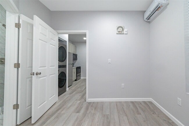 Building Photo - 807 Avenue K