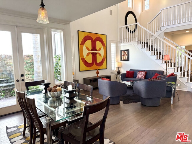 Building Photo - 5 Marisol