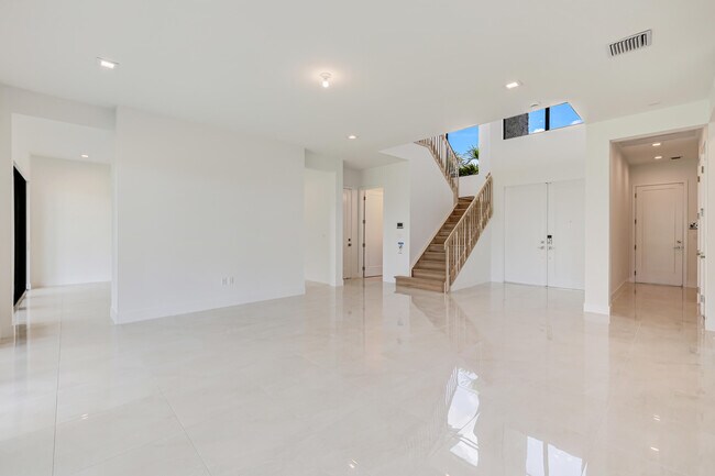 Building Photo - 9451 Riverside Pk Dr