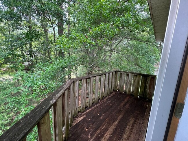 Building Photo - 1635 Pondside Dr