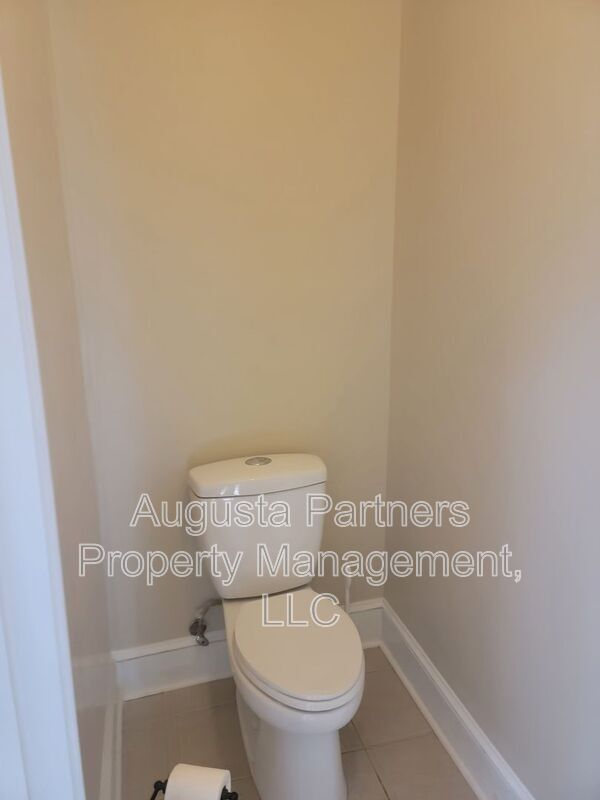 Building Photo - 650 Woodstone Way