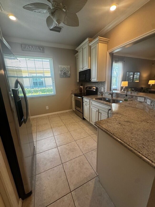 Building Photo - 3 bedroom 2 bathroom Furnished home in Reflection Lakes
