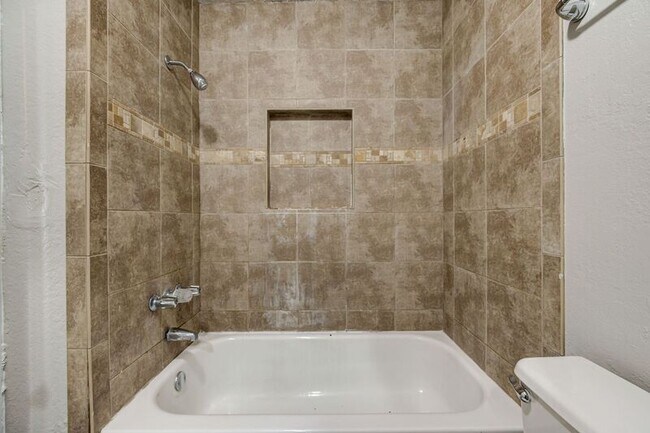 Building Photo - 313 Belmont Dr