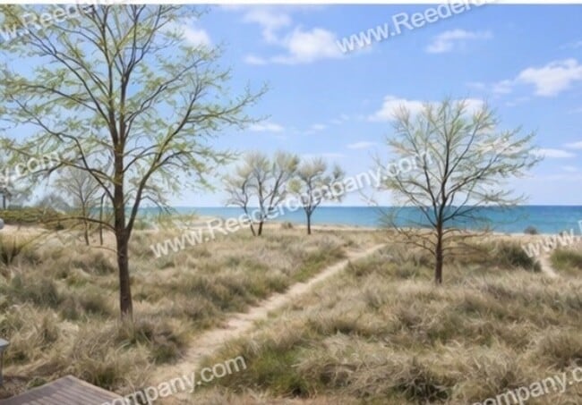 Building Photo - Beautifully updated 3 bed 2 bath house in Miller Beach.