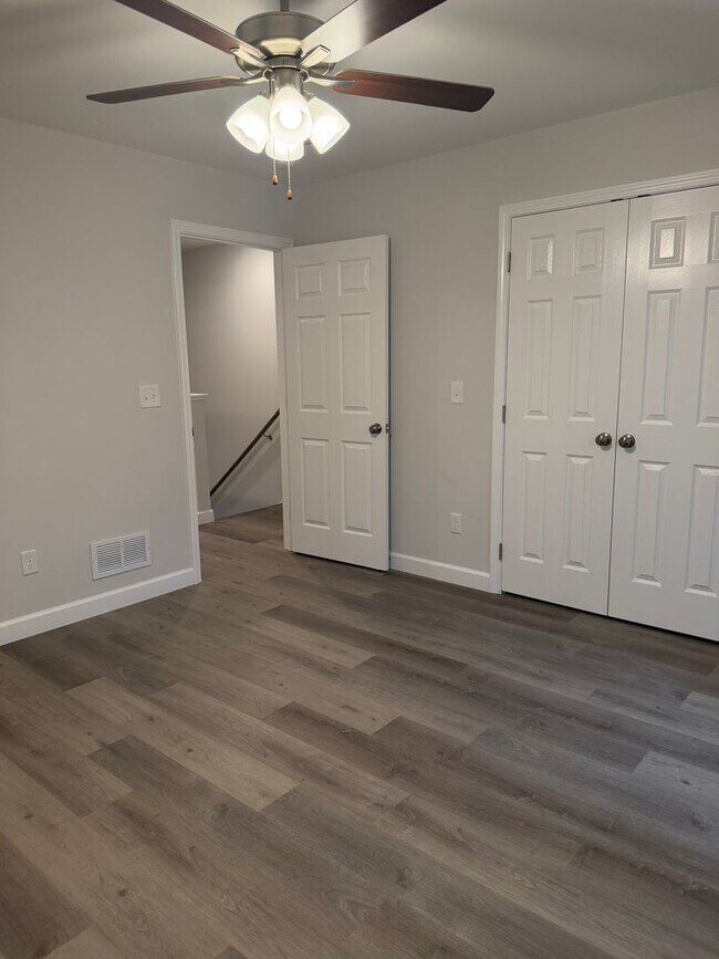 Building Photo - 933-935 Rodeo Ln