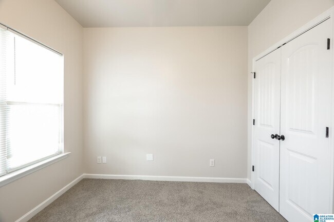 Building Photo - 213 Hampton Dr